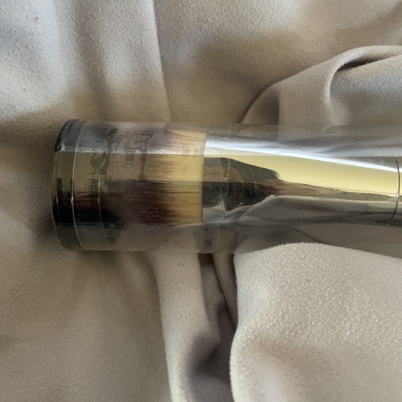 It Cosmetics Makeup Brush - Picture 2 of 7